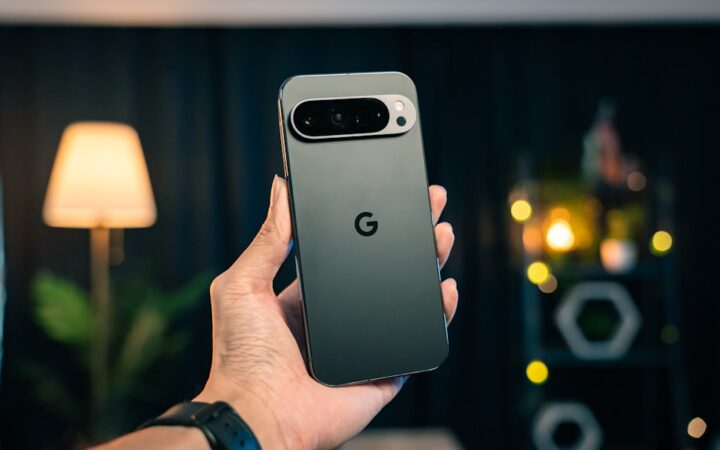 Google Pixel phone receiving the September 2026 Android 17 QPR1 update
