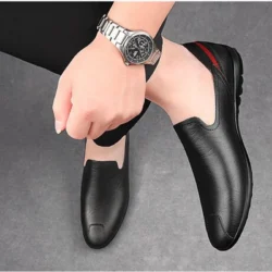 New Mens Soft Driving Shoes Genuine Pu Leather Shoes for Men Sneakers Male Adult Handmade Slip on Flat Boat Shoes Mens Loafers